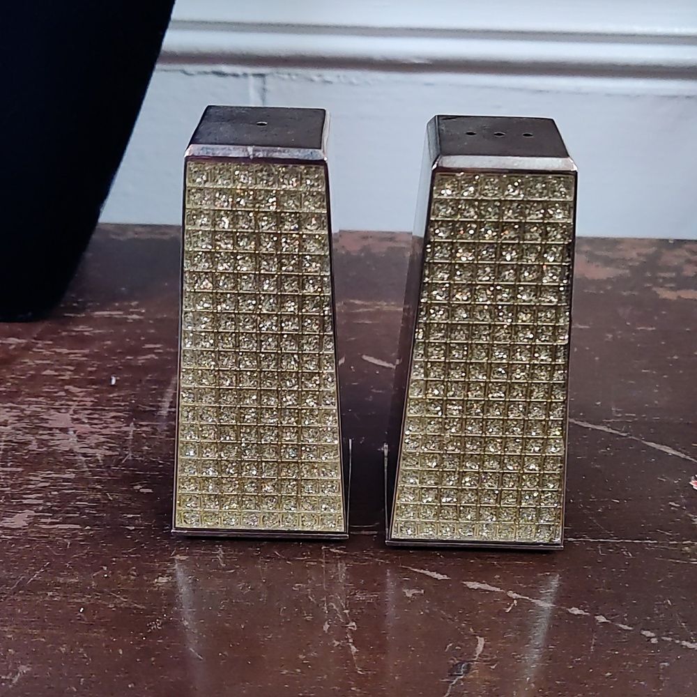 Curata Giller Galore Salt and Pepper Shakers